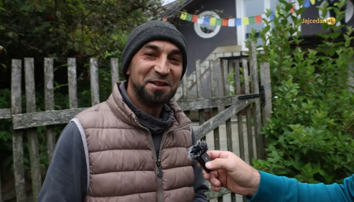 Fadil iz Biokovina hrani vuka rukama: „Ja sam po prirodi vuk!“