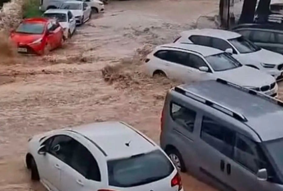 Potop u regiji: Bujične poplave pogađaju regiju, stižu dramatični snimci