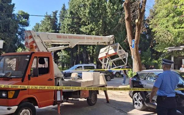 Nesreća u Trebinju: Dvojica radnika pala s dizalice tokom čišćenja, prebačeni u bolnicu