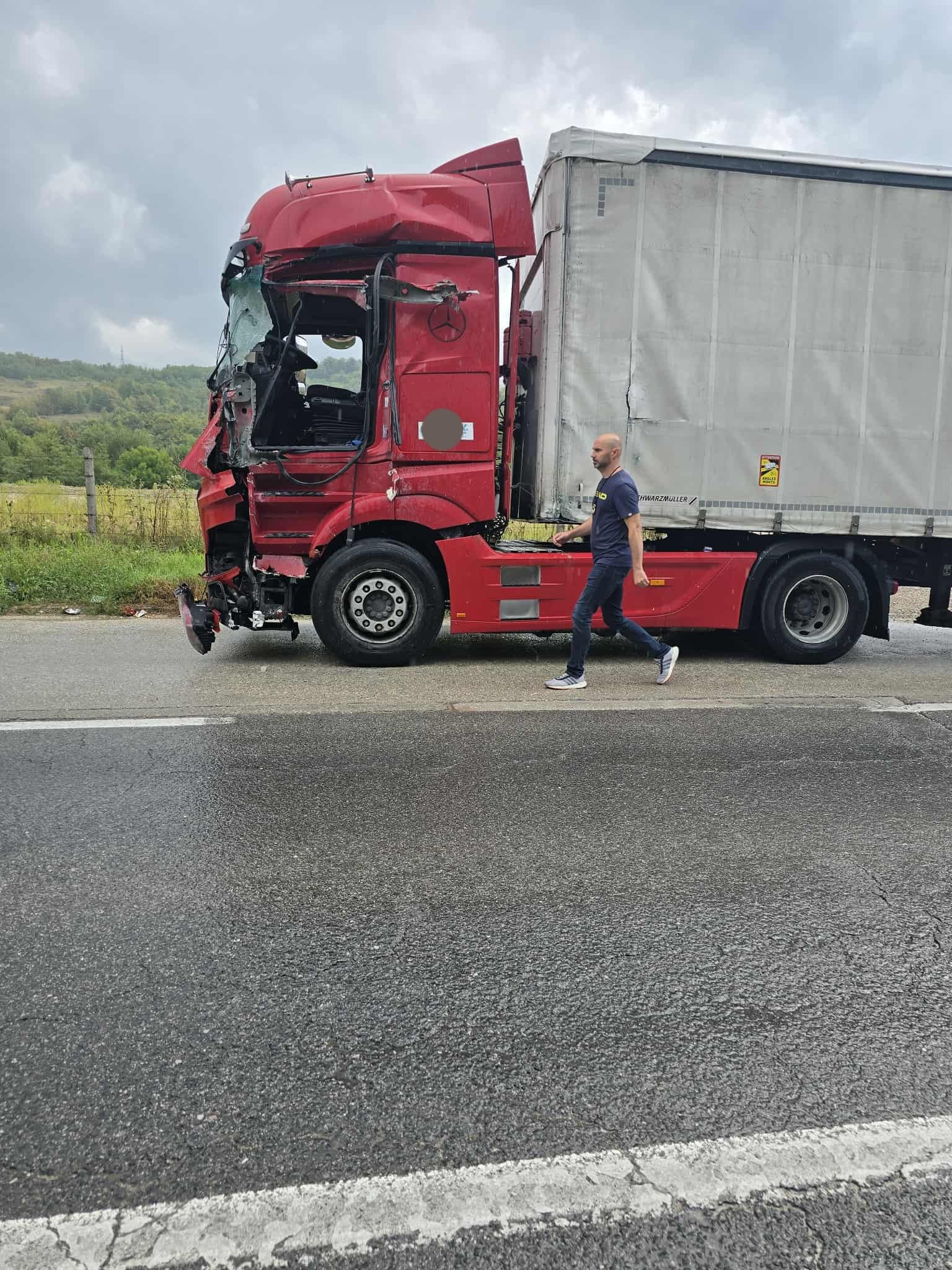 Nove fotografije jezive nesreće kod Srebrenika: Povrijeđeni vozač autobusa i vojnik OS BiH