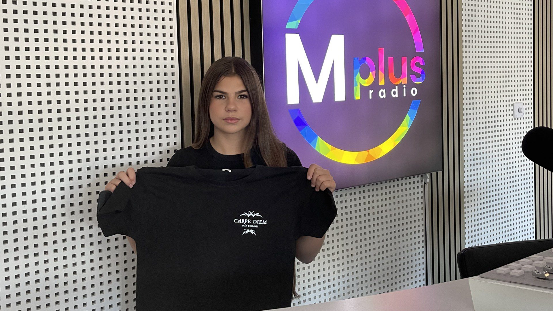 Višestruka šampionka BiH u kick boxu skuplja novac za EP prodajom majica