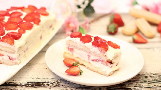 Neodoljive jagode: 5 najboljih kolača s ovim omiljenim voćem