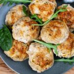 Pileće okruglice iz rerne: Sočne, meke i prelivene savršenim umakom od limuna i bilja