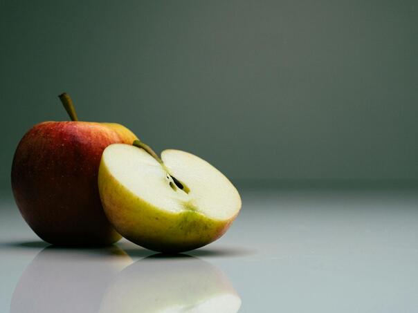 Slučajno ste pojeli sjemenke jabuke? Evo šta je važno znati