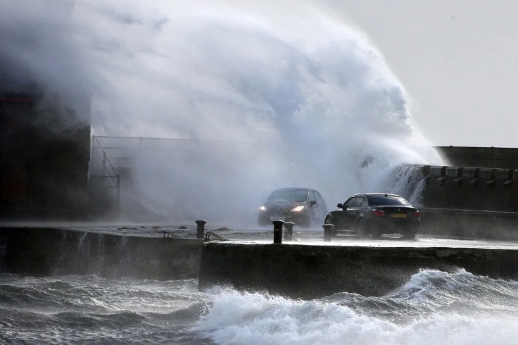 Storm Bram slams Britain: Flooding, transport chaos and nationwide disruption