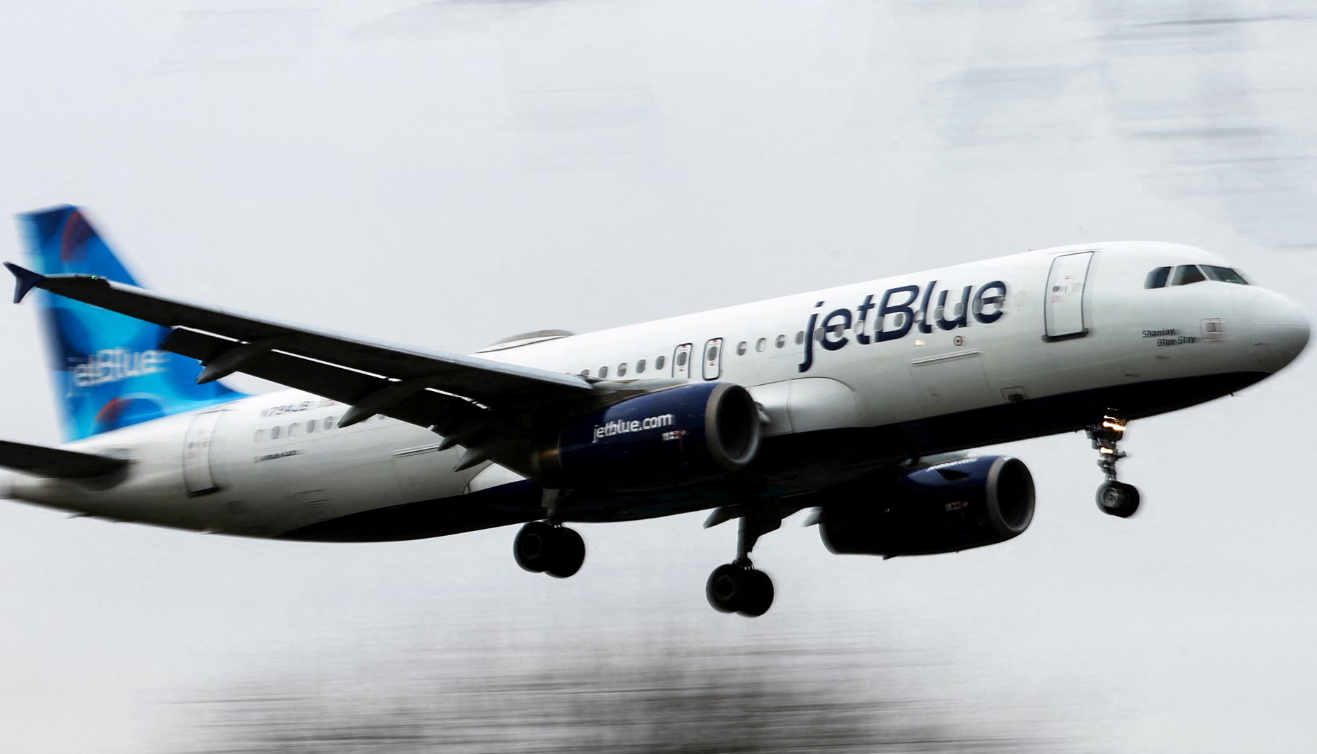 JetBlue Pilot Narrowly Avoids Midair Collision With US Air Force Plane Near Venezuela