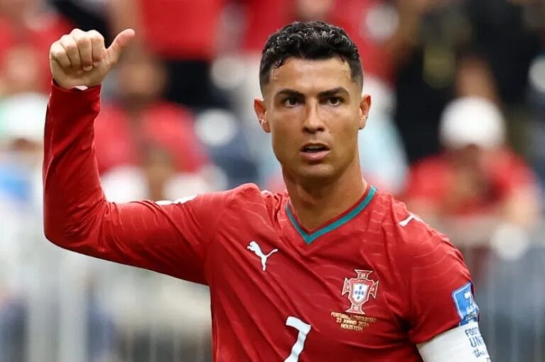 Oglasio se Ronaldo: Evo šta Cristiano radi dok Messi napada drugi naslov prvaka svijeta Oglasio se Ronaldo: Evo šta Cristiano radi dok Messi napada drugi naslov prvaka svijeta