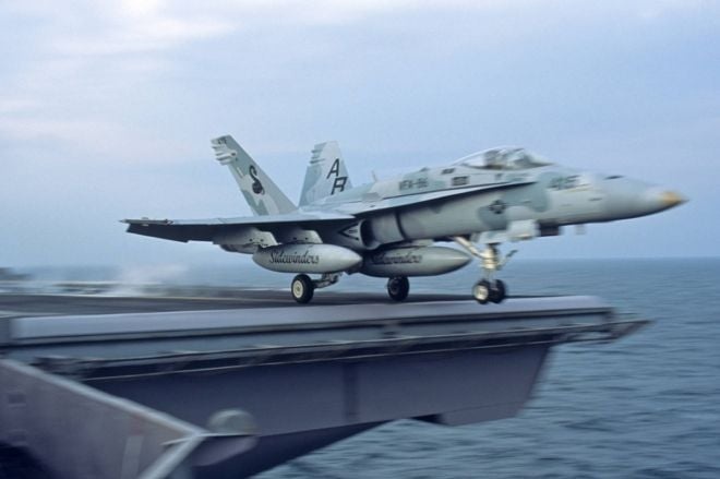 SAD pripremaju novi udar na Iran: Snimak bombardera i gomilanje aviona podigli uzbunu SAD pripremaju novi udar na Iran: Snimak bombardera i gomilanje aviona podigli uzbunu