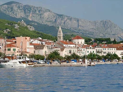 Nova pravila u Makarskoj: Alkohol se neće moći kupiti od 21 do 6 sati Nova pravila u Makarskoj: Alkohol se neće moći kupiti od 21 do 6 sati