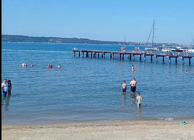 Poznata plaža zatvorena nakon ekološkog incidenta na Jadranu Poznata plaža zatvorena nakon ekološkog incidenta na Jadranu