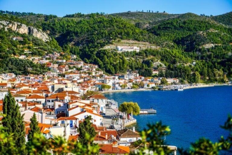 Turistkinja iz Srbije tvrdi da je doživjela neprijatnost u Grčkoj: “Lokalne goste su služili drugačije” Turistkinja iz Srbije tvrdi da je doživjela neprijatnost u Grčkoj: "Lokalne goste su služili drugačije"