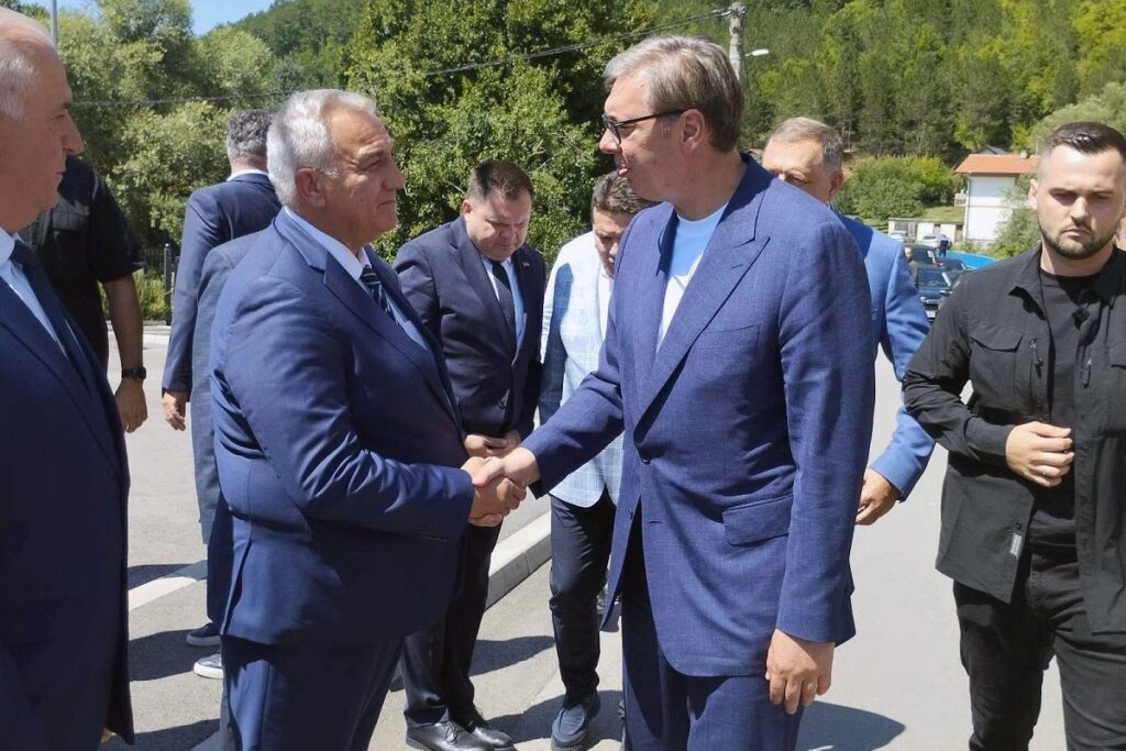 Vučić iz Martin Broda: Želimo zaposliti što više Srba u opštinama u Federaciji BiH Vučić iz Martin Broda: Želimo zaposliti što više Srba u opštinama u Federaciji BiH