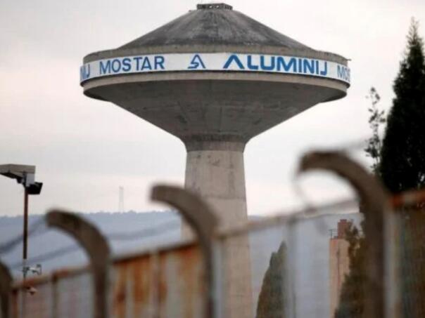 Tragedija u Mostaru: Radnik poginuo nakon pada kroz krov objekta Aluminija Tragedija u Mostaru: Radnik poginuo nakon pada kroz krov objekta Aluminija
